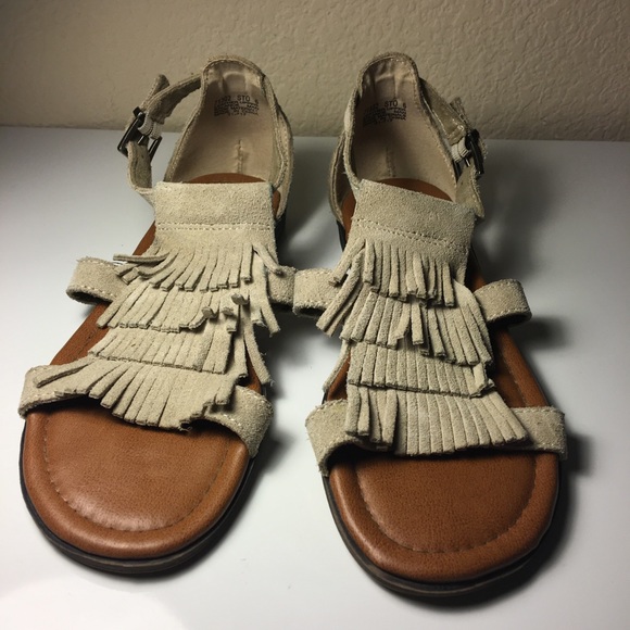 minnetonka fringe sandals